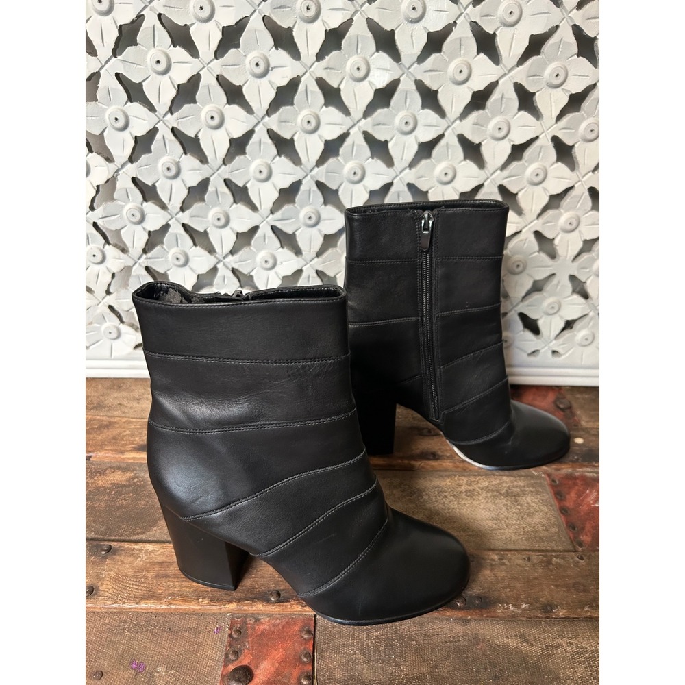 Via Spiga Black Leather Block Heel Ankle Boots Tiered Zip Up Women 8.5 NEW